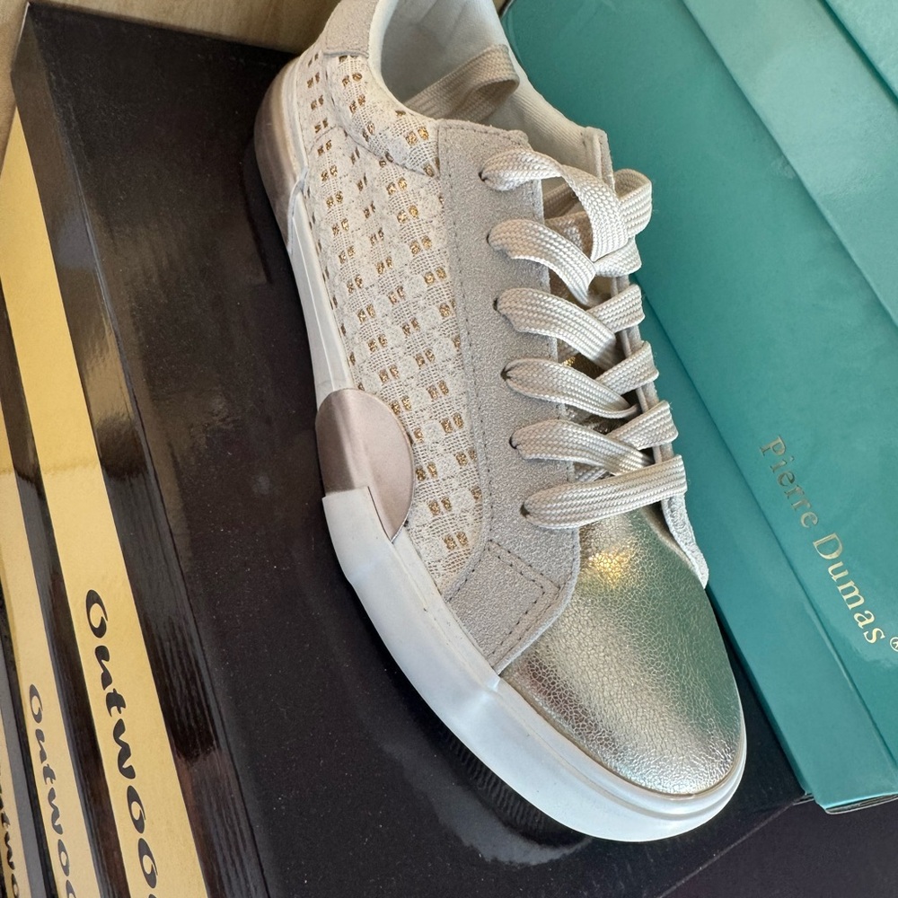 Outwoods Silver Sneakers with Star Pattern